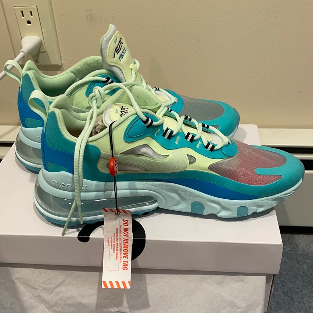 Air270 React Nike Sneakers